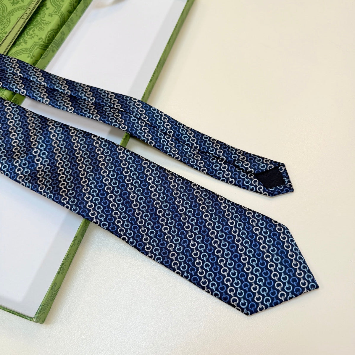 Gucci Style Men's Chain Stripe Jacquard Silk Tie