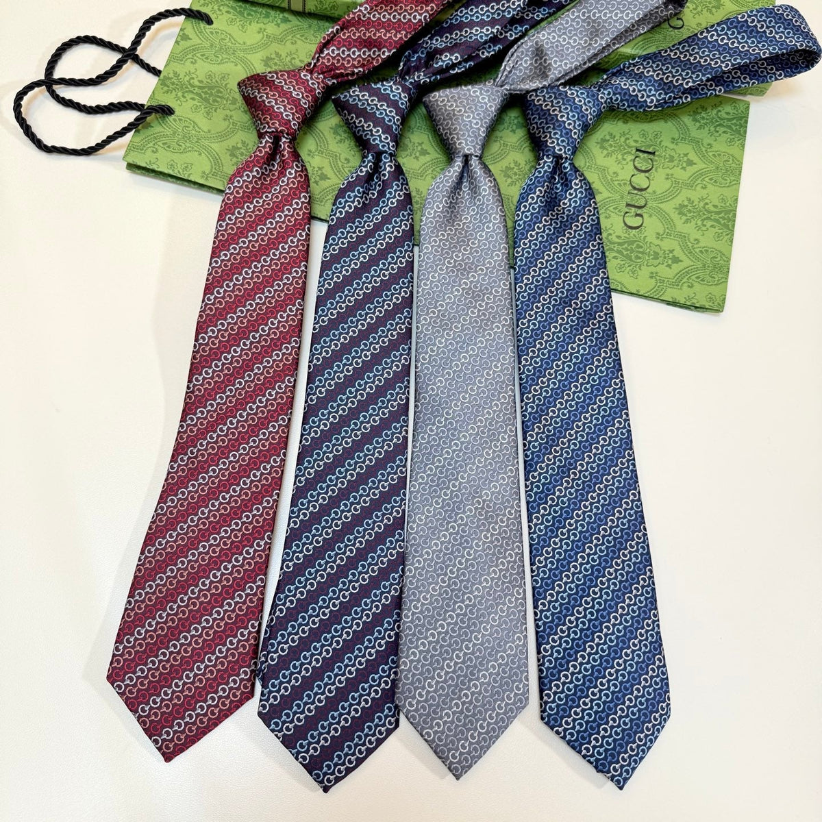 Gucci Style Men's Chain Stripe Jacquard Silk Tie