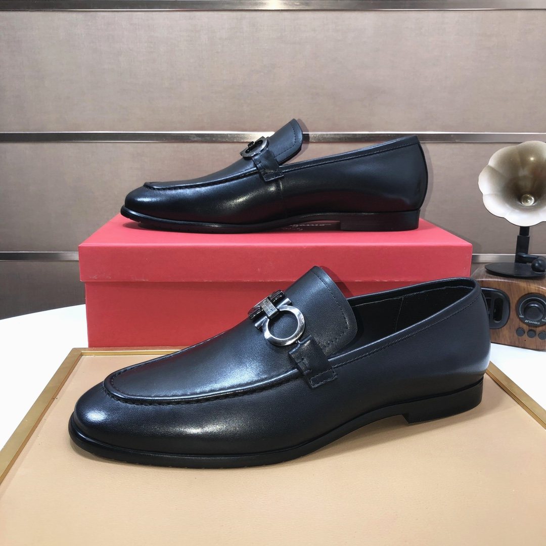 Ferragamo Black Ring-Hardware Loafers