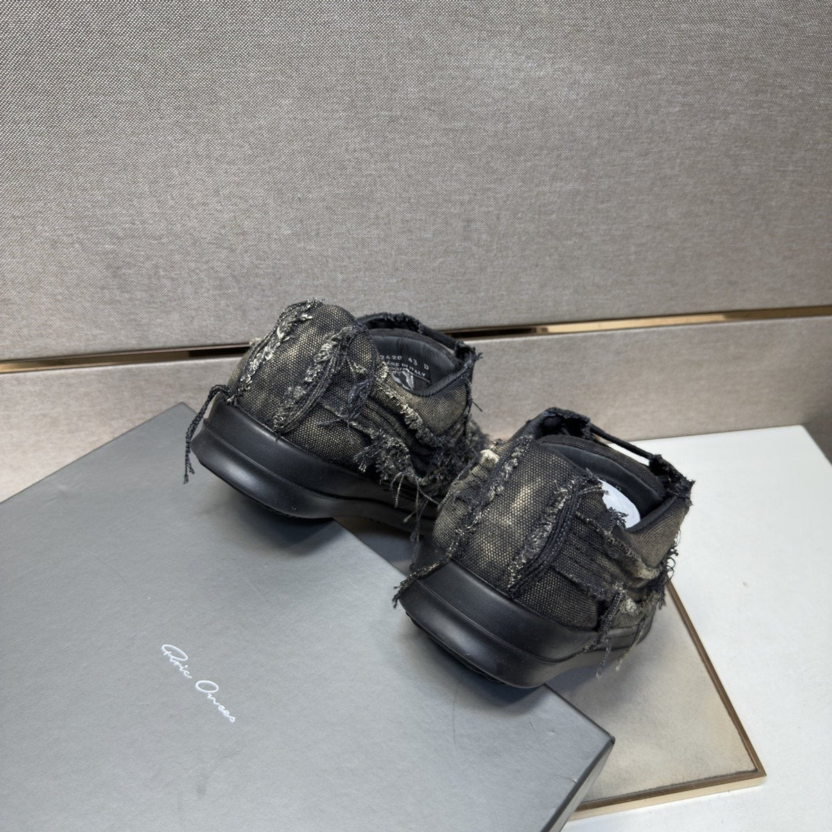 Men's Black & Charcoal Distressed Low-Top Sneakers